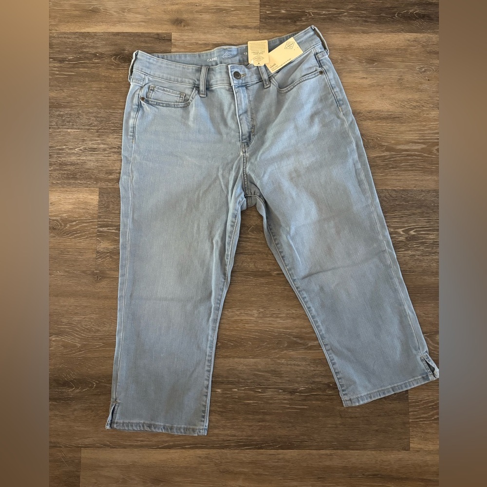 Woman’s St John’s Bay Light Blue Capri Jeans Sz 12 NWT